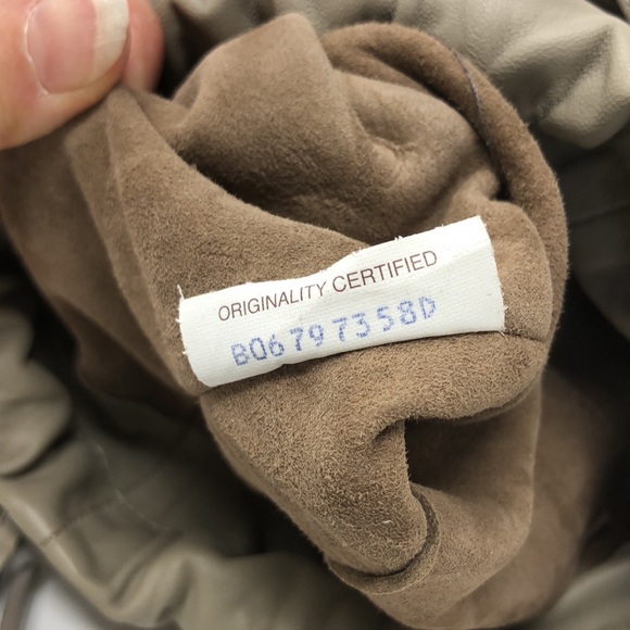 Bottega Veneta Crossbody Bucket Bag - Picture 4 of 7